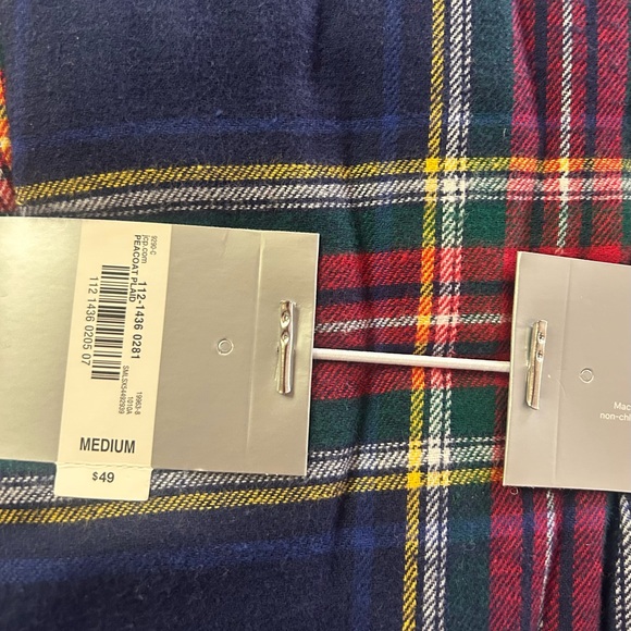 NWT CHRISTMAS PLAID PAJAMA SET GIFT READY - Picture 5 of 6